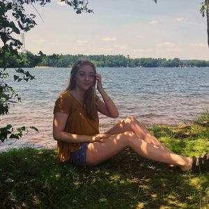 Meet your Posher, Leona